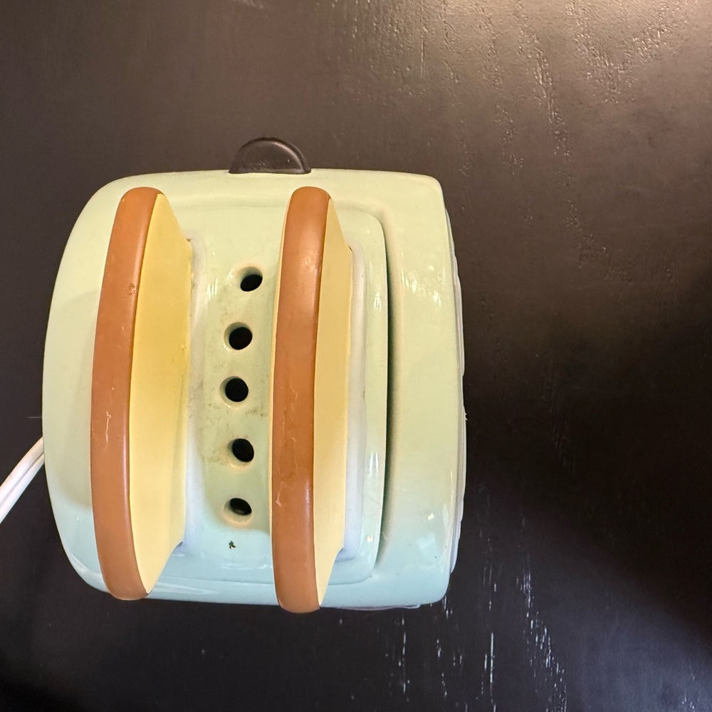 Scentsy Retired Retro Morning Toast Wax Warmer. Preowned Excellent Condition - Picture 2 of 7